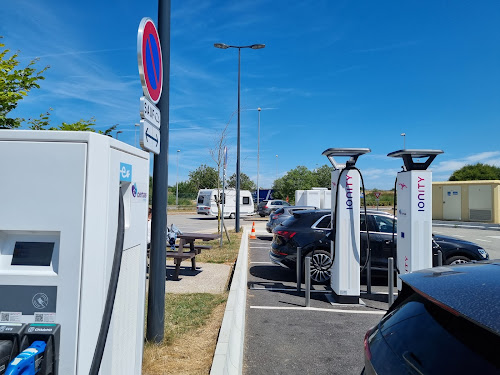 Borne de recharge de véhicules électriques IONITY Station de recharge Bolleville