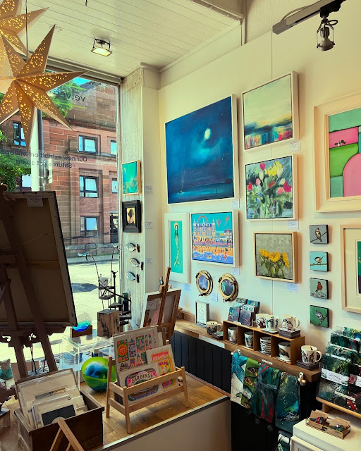 The Velvet Easel Gallery