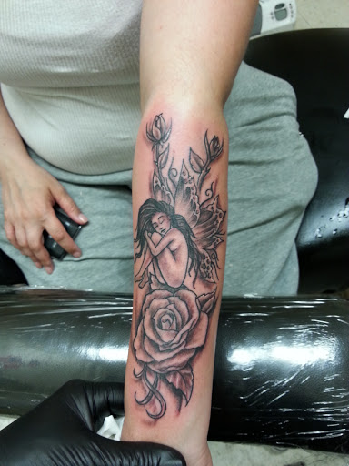 Tattoo Shop «Hollywood Tattoos», reviews and photos, 104 Market St, Newark, NJ 07102, USA