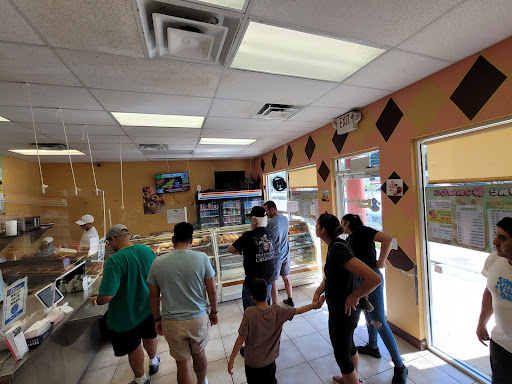 Donut Shop «Hole In One Donut 3», reviews and photos, 14406 N Florida Ave, Tampa, FL 33613, USA