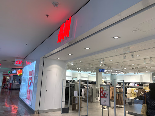 Shopping Mall «Woodbridge Center», reviews and photos, 250 Woodbridge Center Dr, Woodbridge, NJ 07095, USA