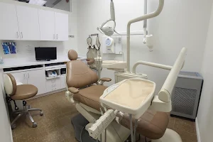 Dr. Hajir Farahmand - Oak Ridges North Dental Clinic image