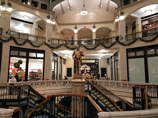 Shopping Mall «The Shops of Grand Avenue», reviews and photos, 275 W Wisconsin Ave, Milwaukee, WI 53203, USA