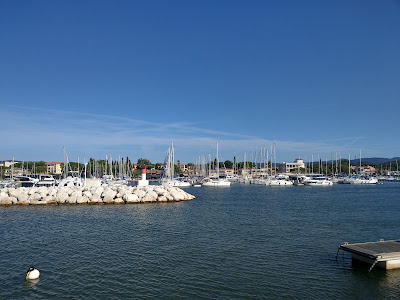 Station-essence du port Miramar à La Londe-les-Maures