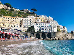 Spiaggia di Amalfi Coast'in fotoğrafı geniş ile birlikte