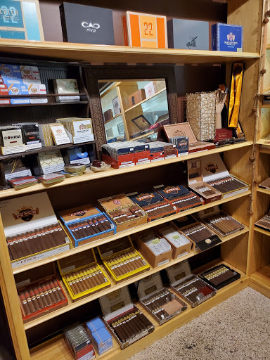 Tobacco Shop «Harbor Glass & Fine Tobacco», reviews and photos, 409 W Ehringhaus St, Elizabeth City, NC 27909, USA