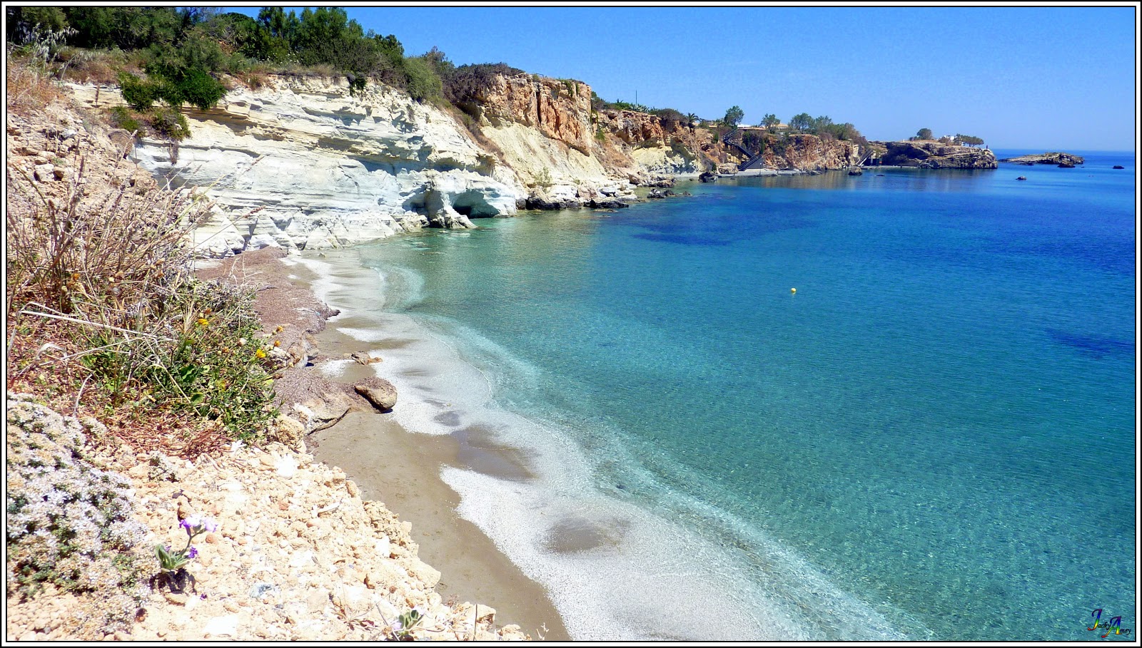 Photo of Saradari Beach with turquoise pure water surface