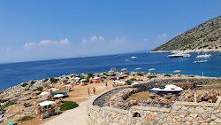 Paralia Aponisos'in fotoğrafı küçük bir koy ile birlikte