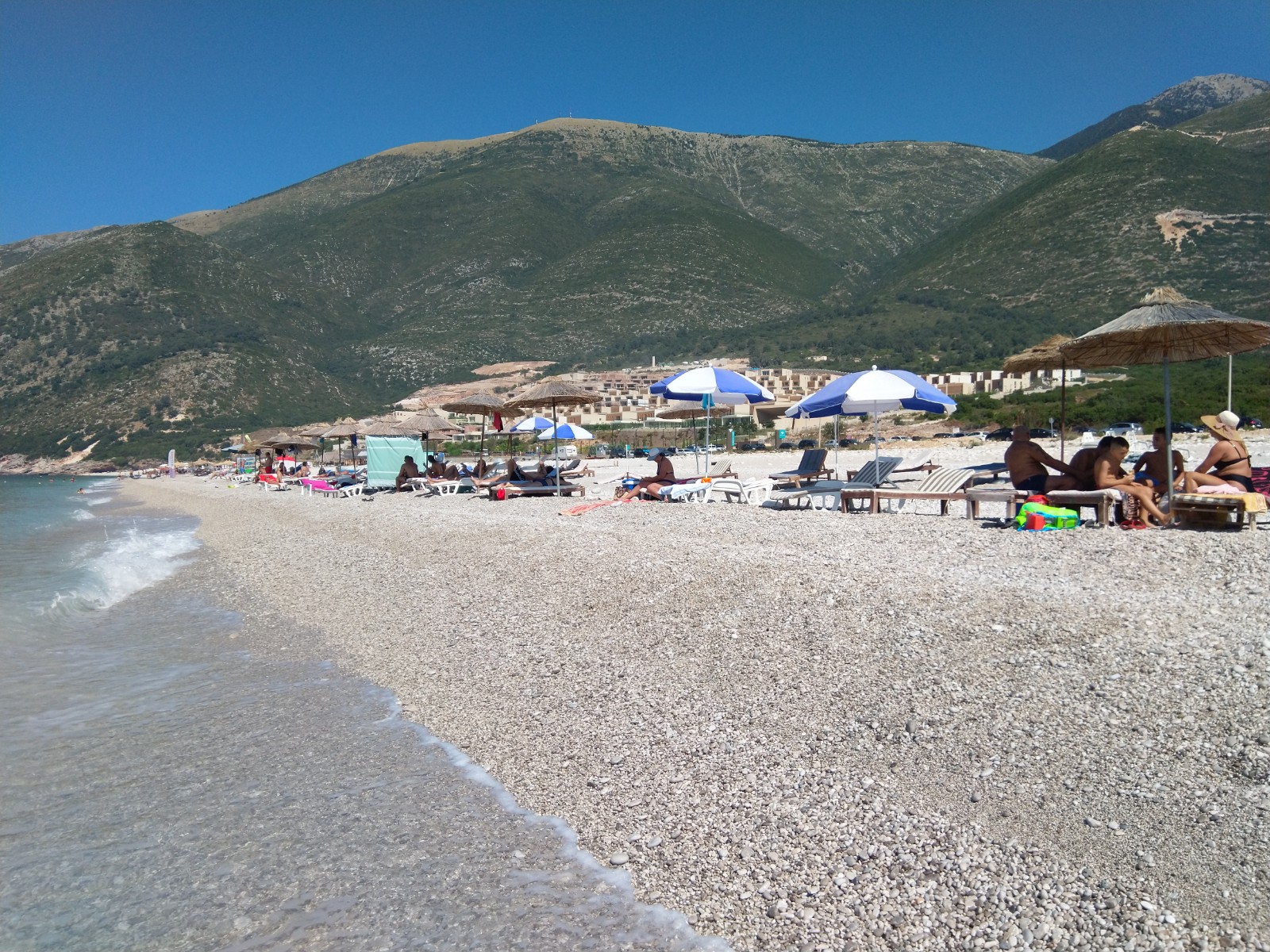 Foto de Palasa II beach com água cristalina superfície