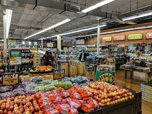 Grocery Store «Fresh Thyme Farmers Market- Lincoln Park», reviews and photos, 2500 N Elston Ave, Chicago, IL 60647, USA