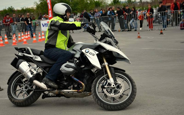 Scoala de soferi auto moto FLR - Școala de șoferi