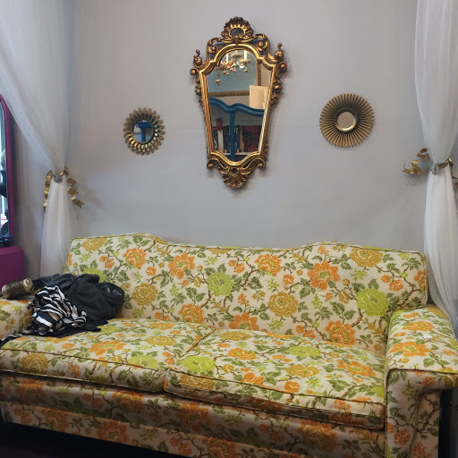 Hair Salon «The Dollhouse Salon», reviews and photos, The Dollhouse Salon, 725 Main St, Springfield, OR 97477, USA