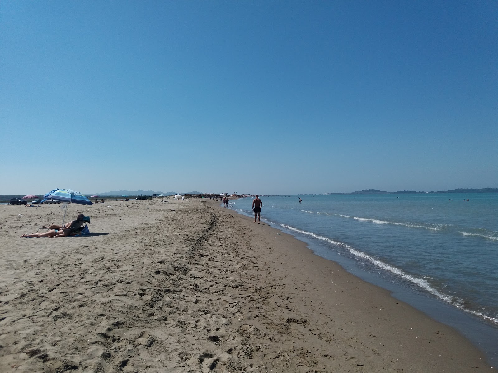 Fotografie cu Cristal Rinia beach - locul popular printre cunoscătorii de relaxare