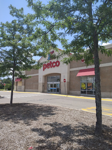 Petco Animal Supplies, 29560 W Seven Mile Rd, Livonia, MI 48152, USA, 