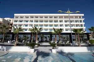 Vivas Hotel & Spa image