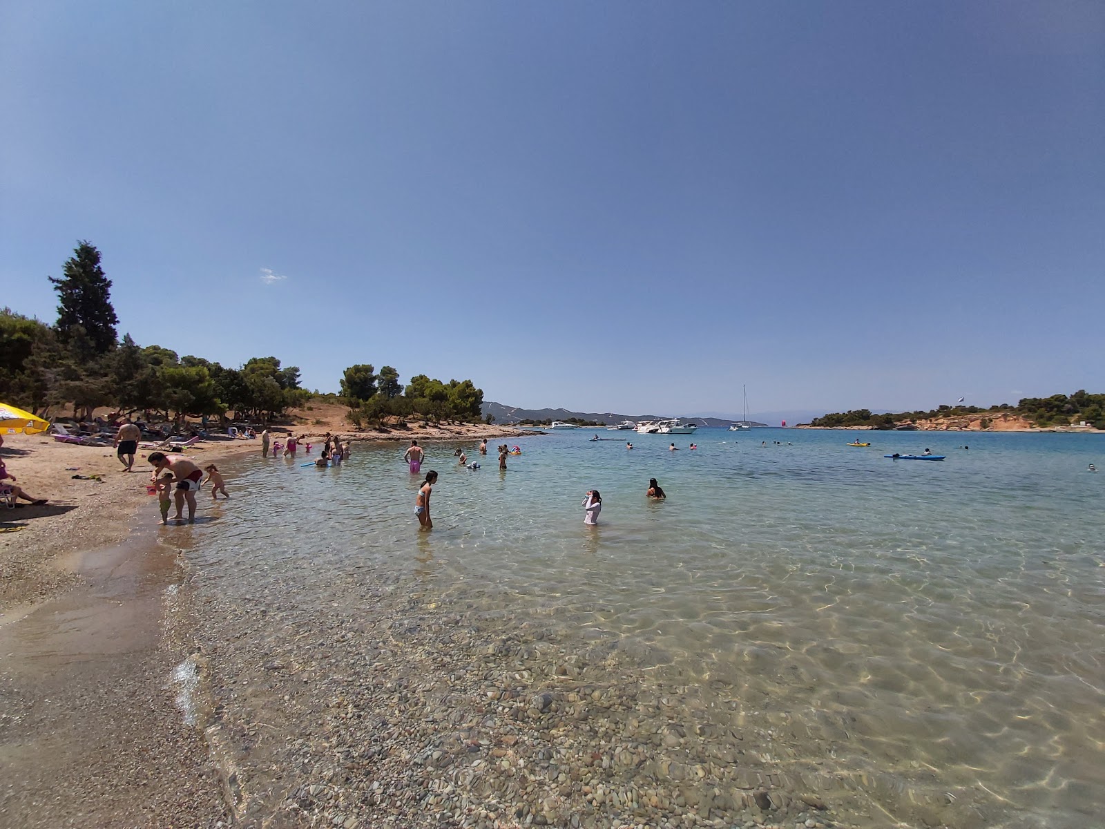 Fotografie cu Hinitsa beach cu nivelul de curățenie înalt