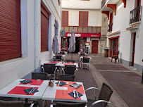 Atmosphère du Restaurant espagnol Chez Theo à Saint-Jean-de-Luz - n°2