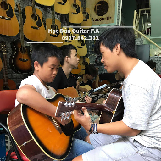 Lớp dạy guitar thoát kiếp FA - Vũ Voung Huyen Vũ