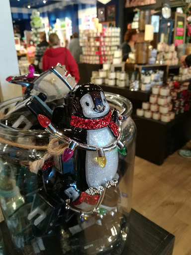 Beauty Supply Store «Bath & Body Works», reviews and photos, 2862 Town Center Blvd, Crestview Hills, KY 41017, USA