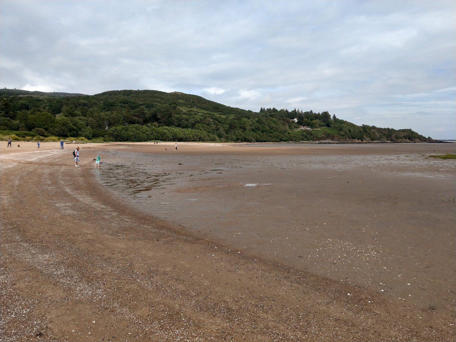 Photo of Sandyhills beach surrounded by mountains