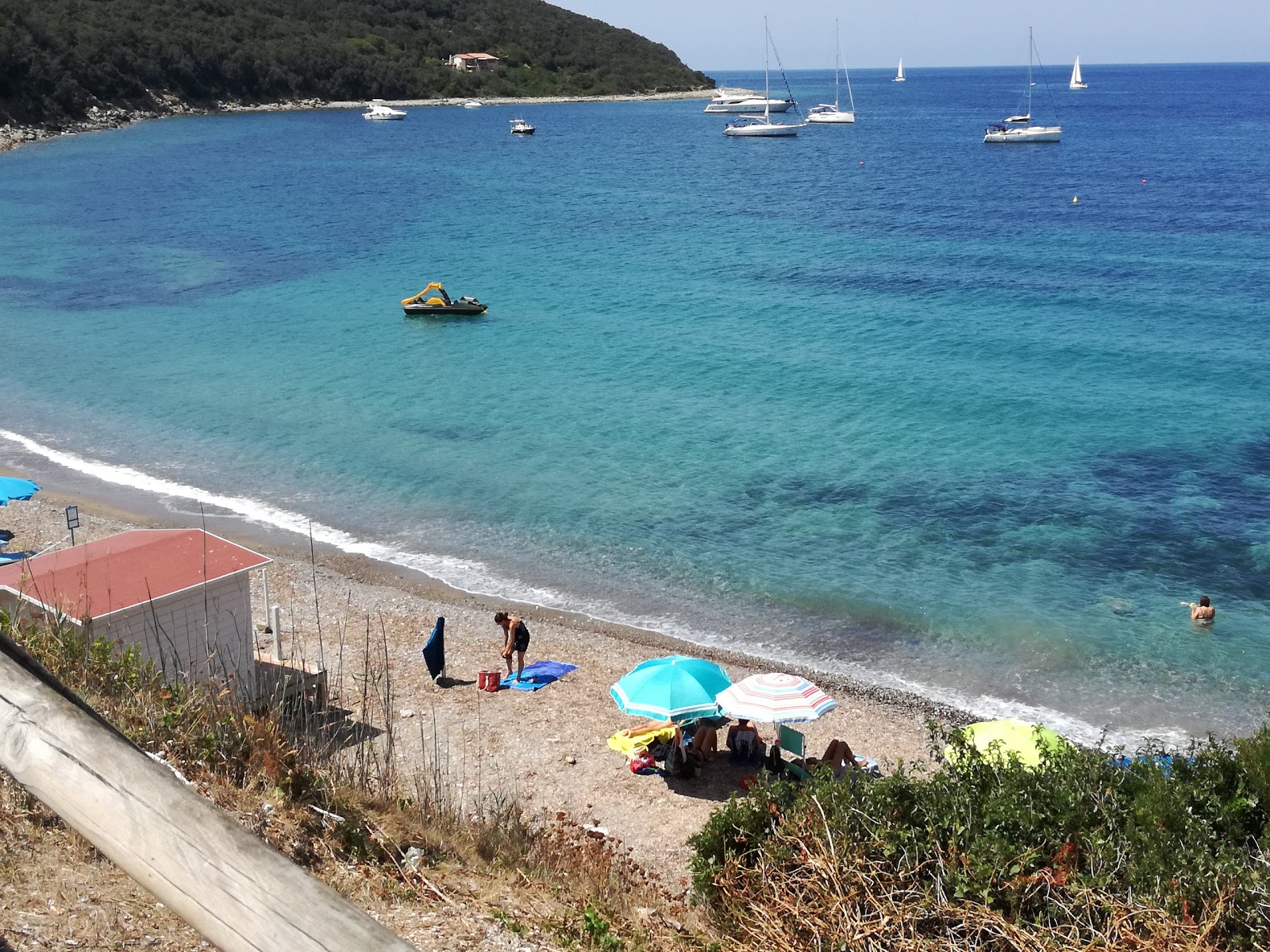 Frugoso beach'in fotoğrafı çok temiz temizlik seviyesi ile