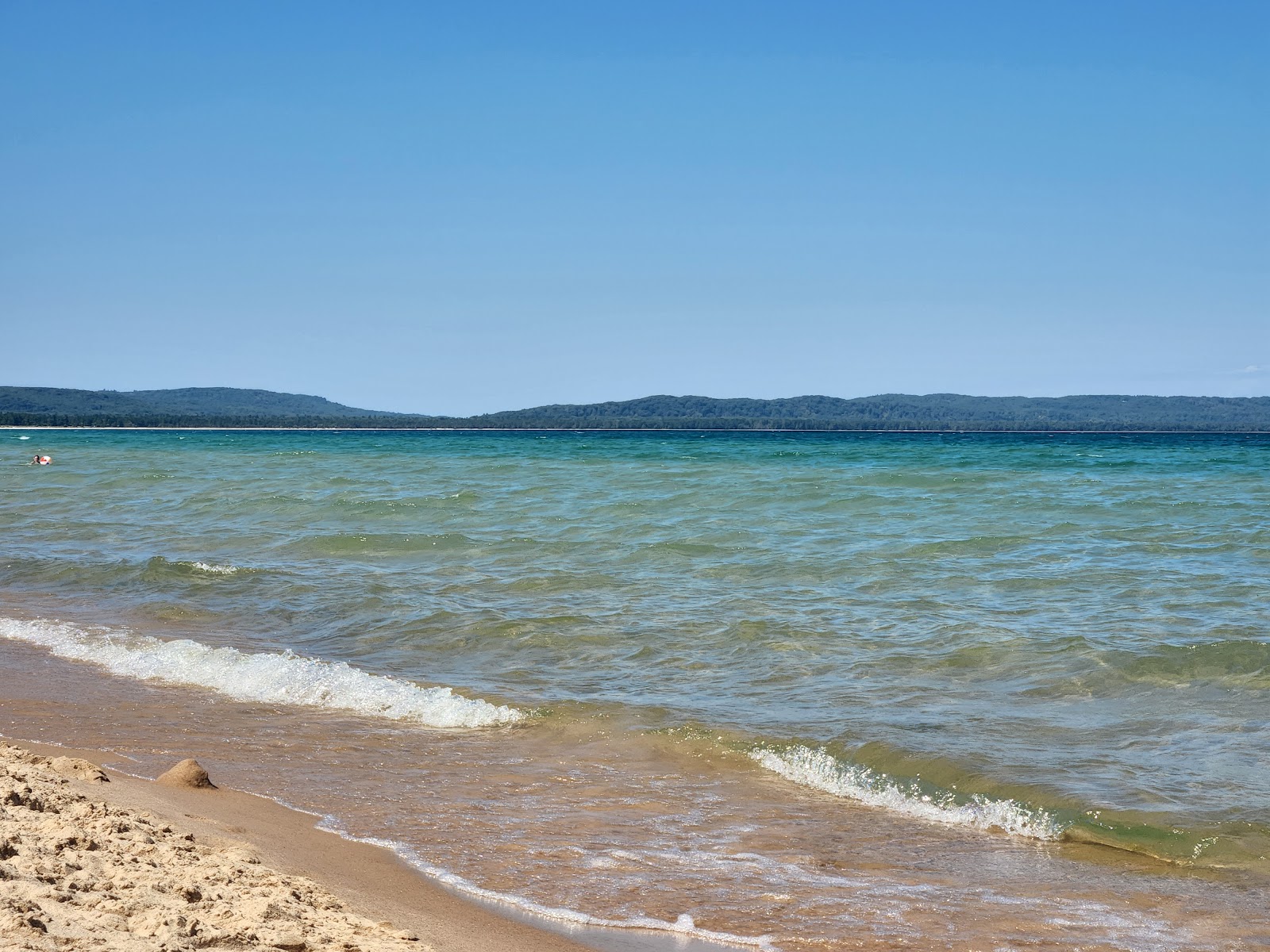 Photo de Good Harbor Bay Beach zone sauvage