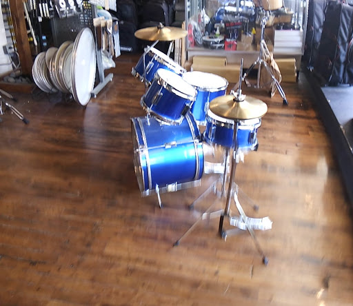 Ice Cream Shop «The Comfy Cow New Albany», reviews and photos, 109 E Market St, New Albany, IN 47150, USA