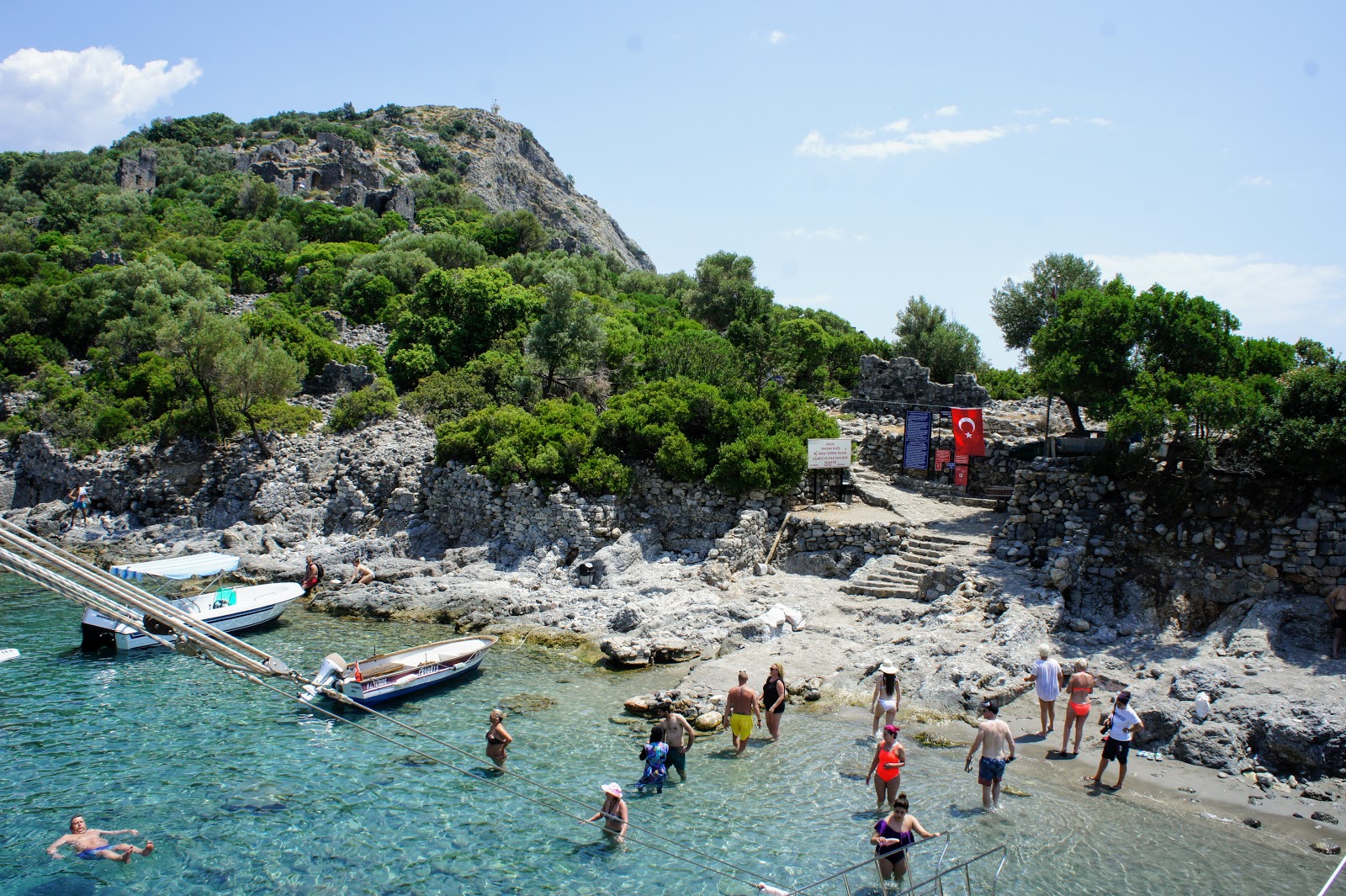 Foto von Gemiler Island Beach mit felsiges gelände Oberfläche