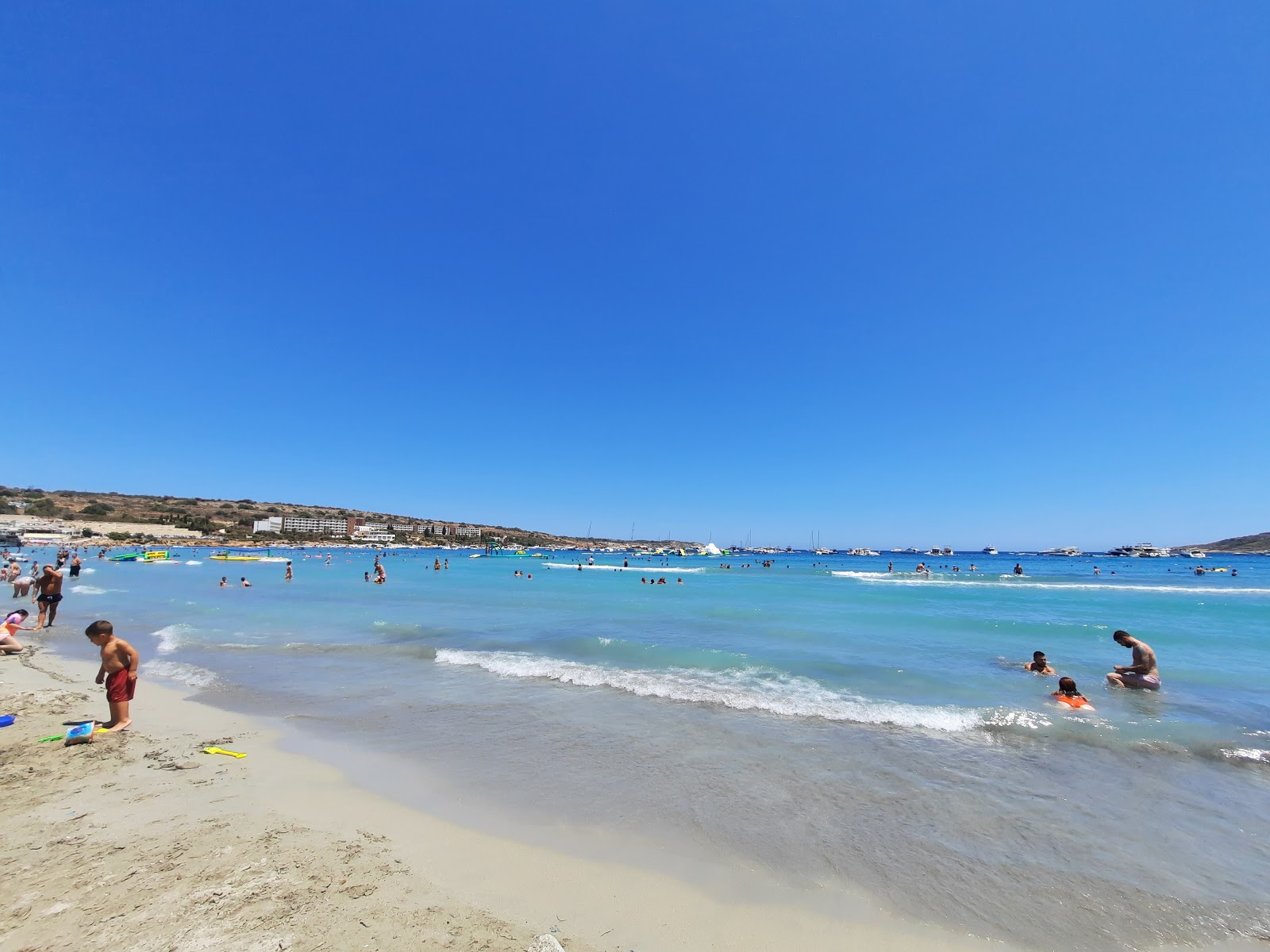 Foto van Ghadira Bay met hoog niveau van netheid