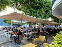 Atmosphère du Restaurant Brasserie Les Quais à Aix-les-Bains - n°20