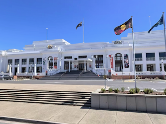 National Triangle Of Canberra Self-Guided Walking Tour