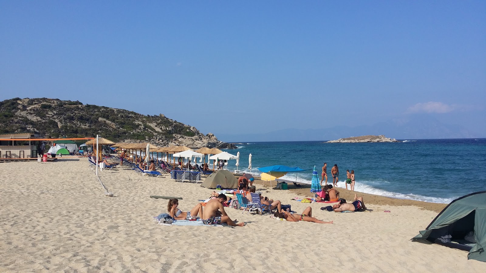 Foto de Kriaritsi Beach com meios de comunicação nível de limpeza