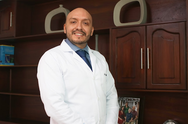 Opiniones de Gastro Center - Dr. Enkly Heredia Andrade en Machala - Médico