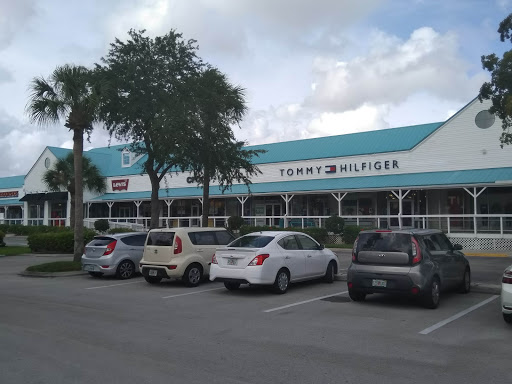 Outlet Mall «Sanibel Outlets», reviews and photos, 20350 Summerlin Rd, Fort Myers, FL 33908, USA