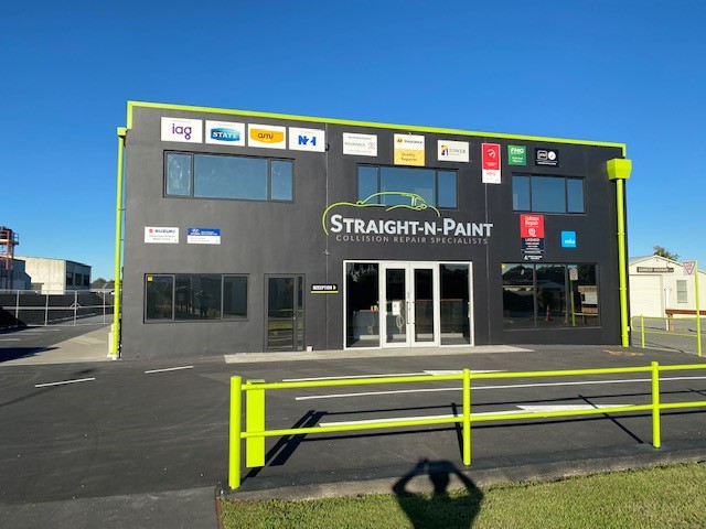 Opinii despre Straight-N-Paint Collision Repair în Rangiora - Auto repair shop