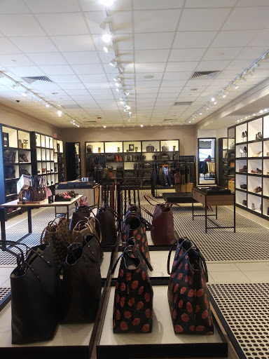 Shopping Mall «Aurora Farms Premium Outlets», reviews and photos, 549 S Chillicothe Rd, Aurora, OH 44202, USA