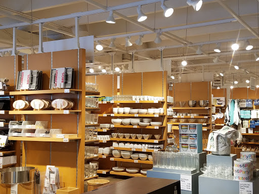 Furniture Store «Crate and Barrel Outlet», reviews and photos, 1700 Prince St, Alexandria, VA 22314, USA