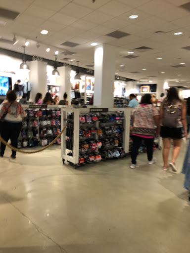 Clothing Store «AEO Factory Store», reviews and photos, 11401 NW 12th St #320, Miami, FL 33172, USA
