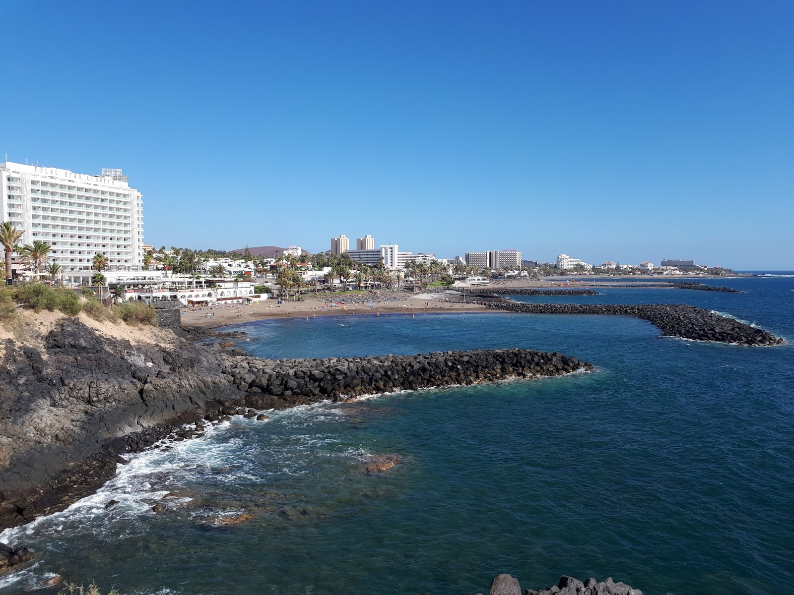Valokuva Playa de El Boboista. pinnalla harmaa hiekka:n kanssa