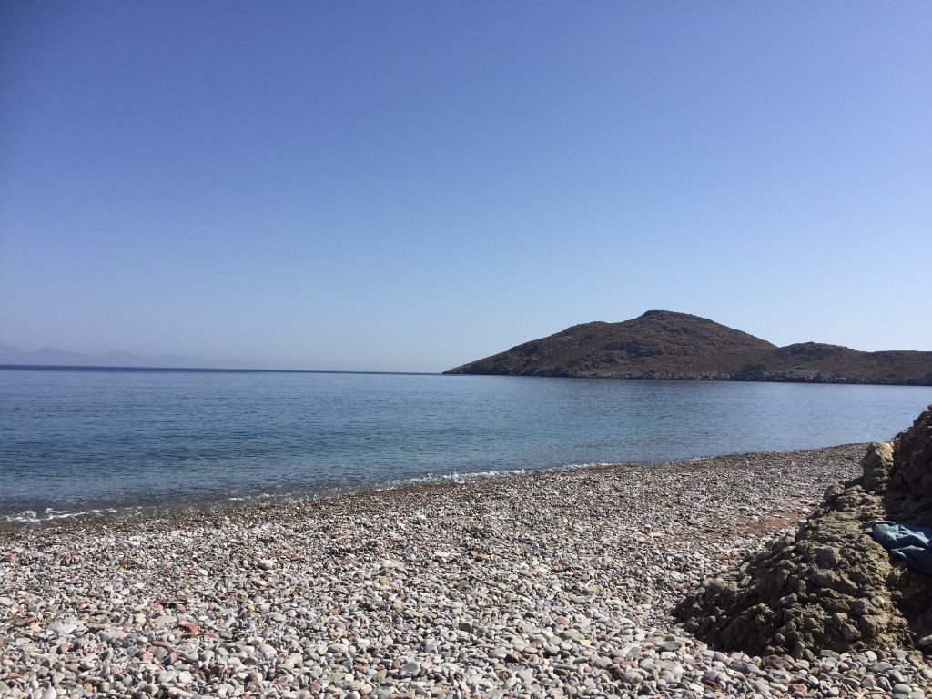 Foto von Lethra beach mit türkisfarbenes wasser Oberfläche