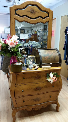 Consignment Shop «One Stop Thrift and Consignment», reviews and photos, 352 Hartford Turnpike, Vernon, CT 06066, USA