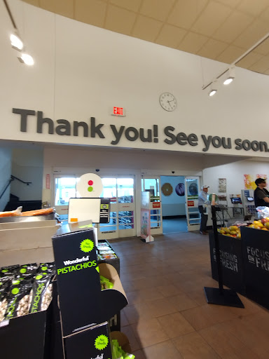 Grocery Store «Stop & Shop», reviews and photos, 1135 Farmington Ave, Berlin, CT 06037, USA