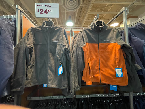 Sportswear Store «Columbia Sportswear Outlet Store at Lighthouse Place Premium Outlets», reviews and photos, 1710 Lighthouse Pl, Michigan City, IN 46360, USA