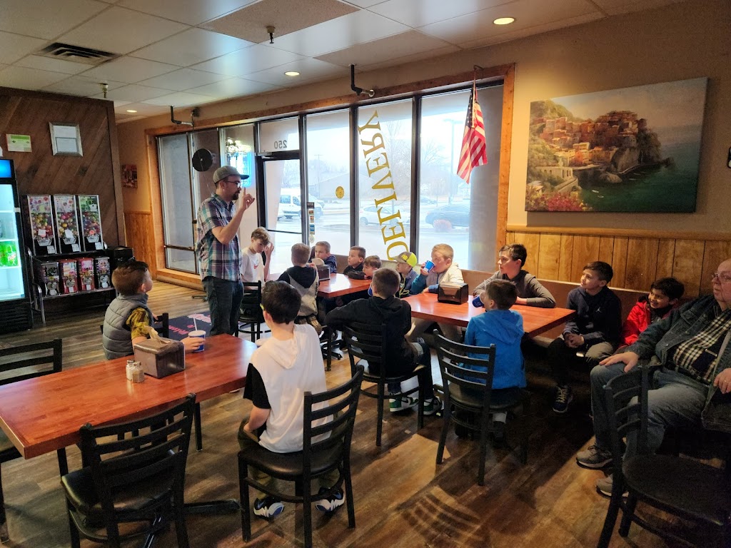 Garbonzo's Pizza 83644