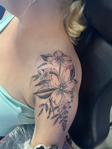 Explore tattoos on hand ideas, creative tattoo ideas in Wadena, available at Bryniarski tattoo