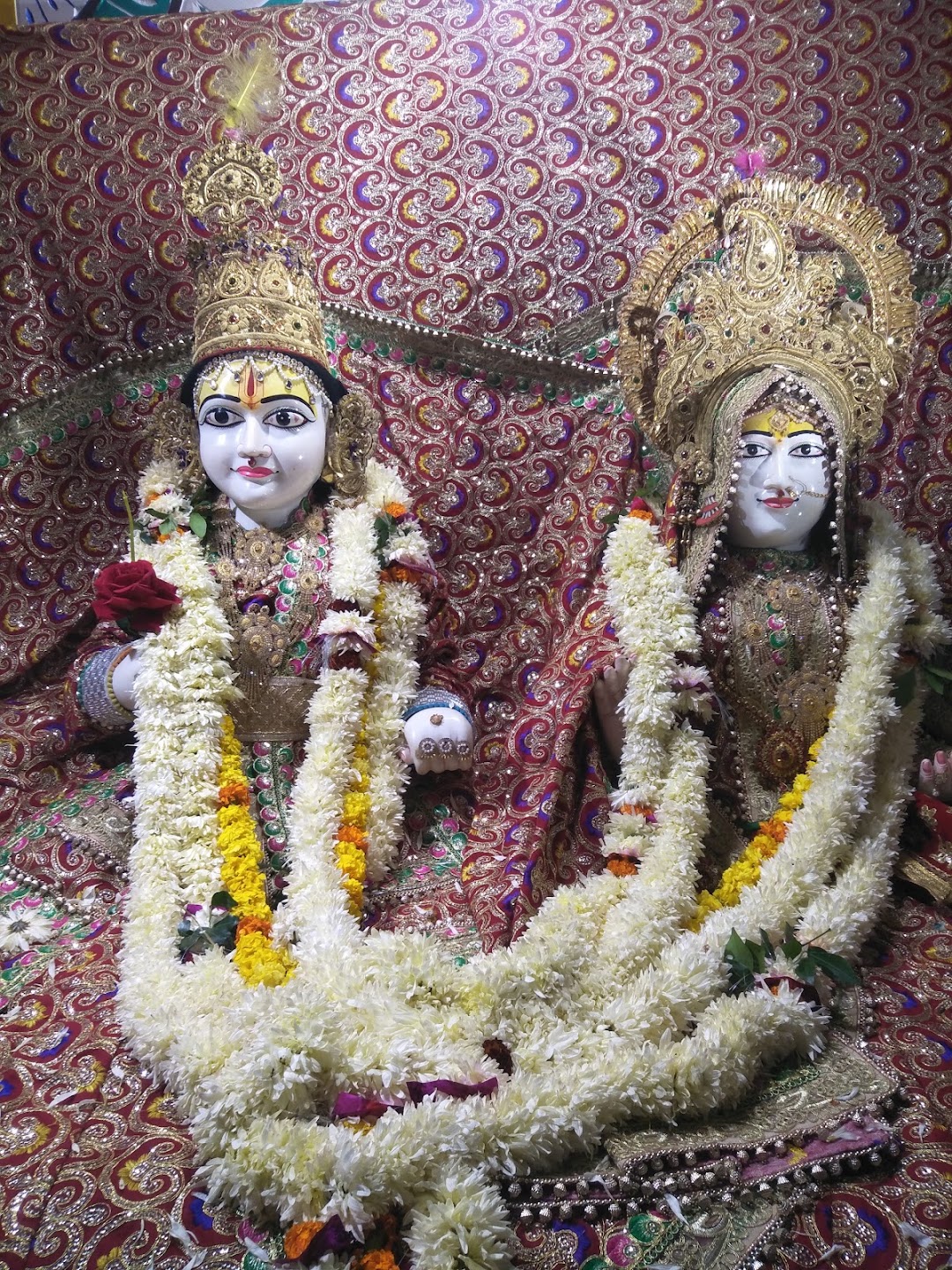 Shri Paramhansa Ashram (श्री परमहंस आश्रम) महन्थ : श्री रामानंद दास