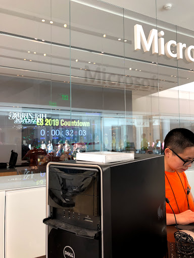 Computer Store «Microsoft Store - Roosevelt Field», reviews and photos, 630 Old Country Rd, Garden City, NY 11530, USA