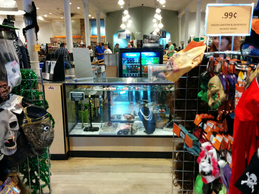 Thrift Store «Goodwill Denver - Broadway», reviews and photos, 21 S Broadway, Denver, CO 80209, USA