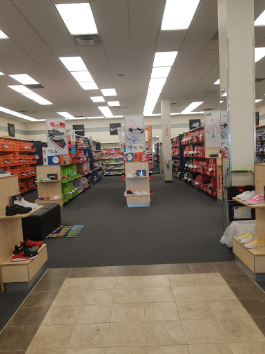 Shoe Store «Rack Room Shoes», reviews and photos, 1985 E Main St #1, Spartanburg, SC 29307, USA