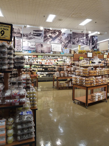 Grocery Store «Super Foodtown of Bedford Stuyvesant», reviews and photos, 1420 Fulton St, Brooklyn, NY 11216, USA